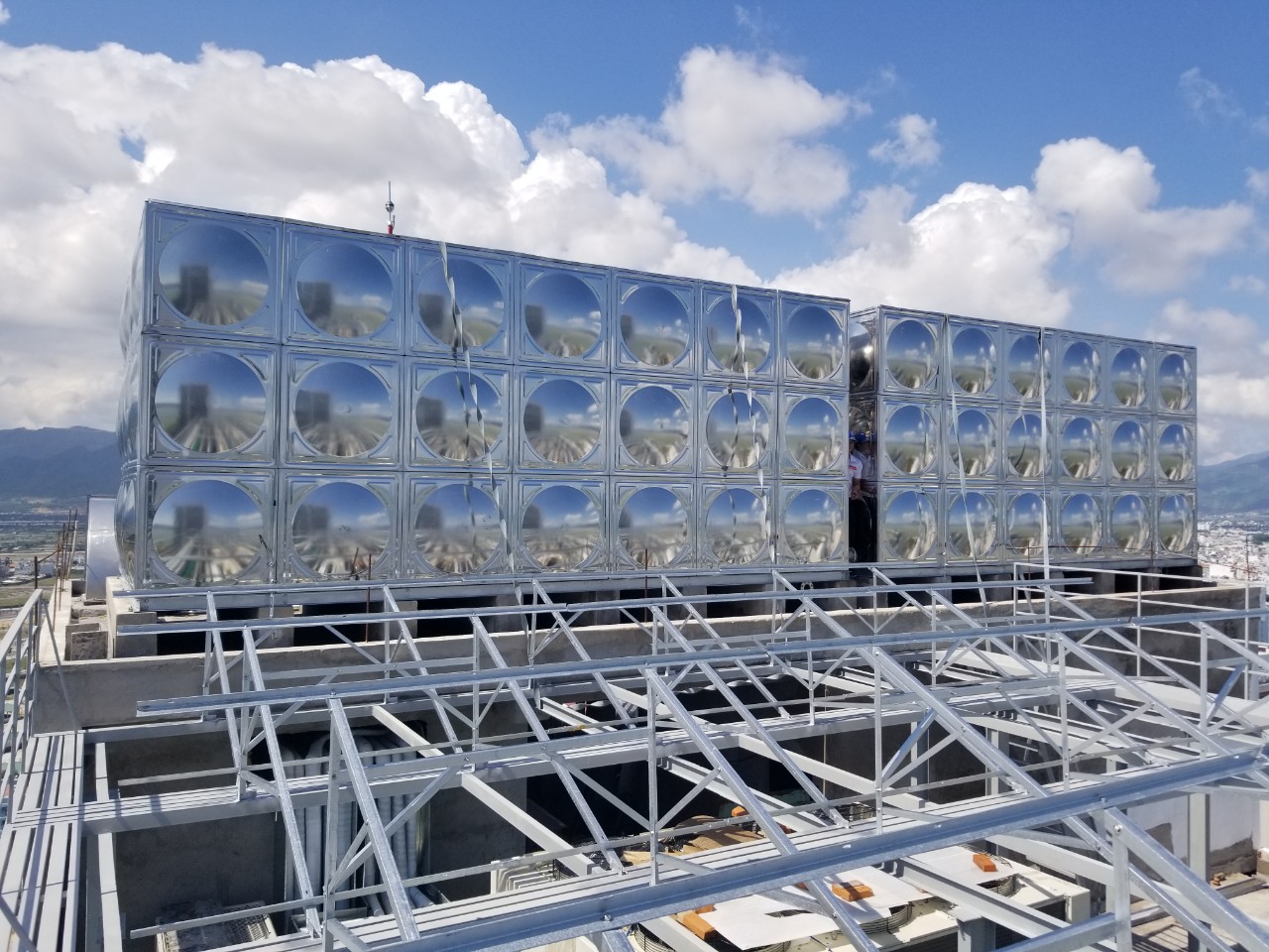 Công nghệ sản xuất bể nước lắp ghép inox tiên tiến như thế nào?